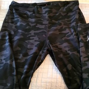 Danskin black camo leggings
